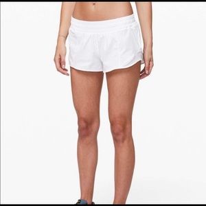 Lululemon Hottyhot shorts 2.5